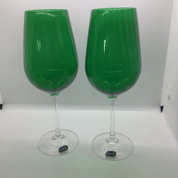 Two Green Bohemian Crystal Wine Glasses Goblets Christmas Glass - Picture 1 of 12